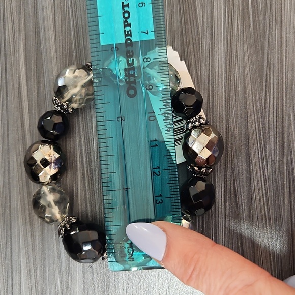 NWT Black and Metallic Chunky Beaded Bracelet - Picture 4 of 4